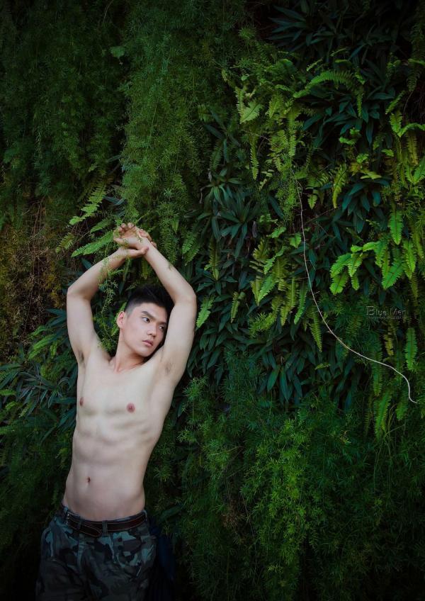 PHOTO-SET-BLUE-MAN-64---A-ZHEN-ONE-YEAR-LATER